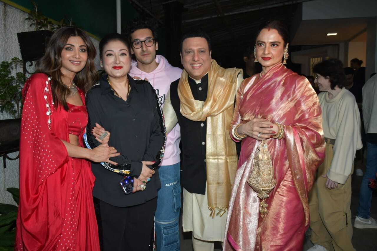 Picture Perfect! Rekha, Shilpa Shetty and Govinda pose together